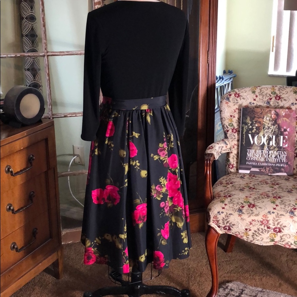 J PETERMAN FLORAL DRESS - Picture 5 of 8
